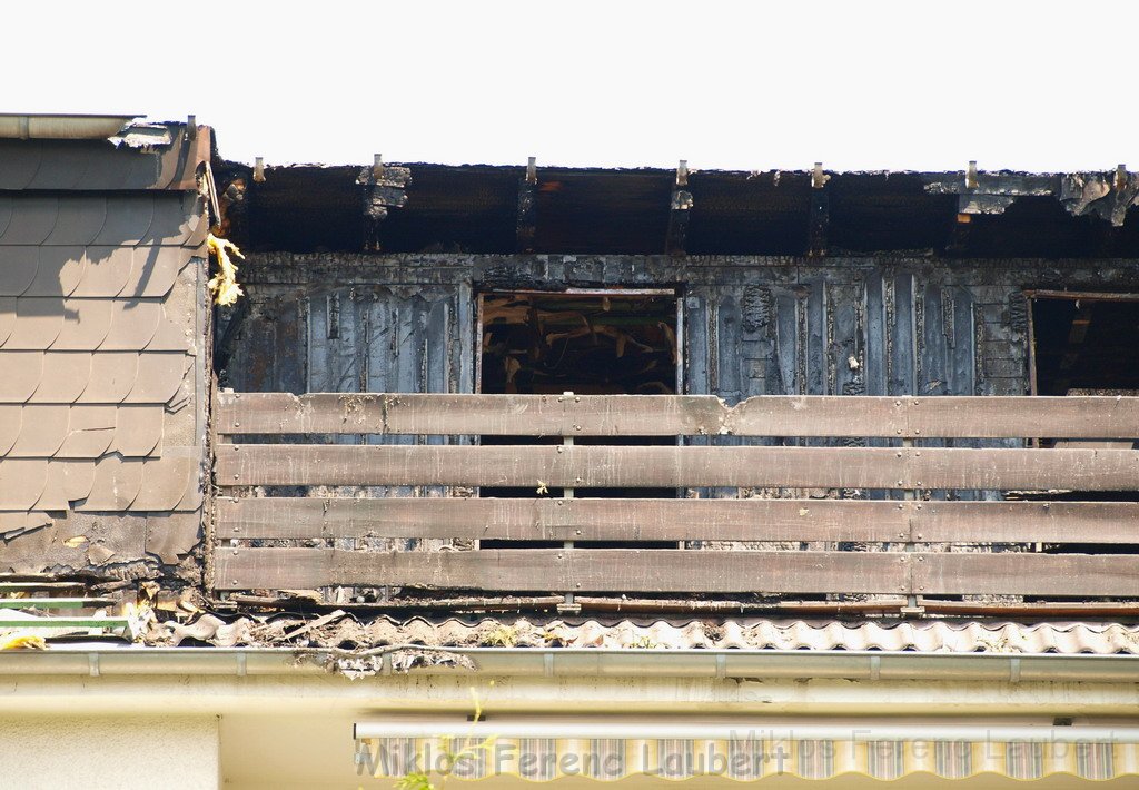 Mark Medlock s Dachwohnung ausgebrannt Koeln Porz Wahn Rolandstr P55.JPG